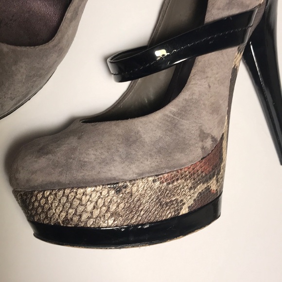 Jessica Simpson Grey and Python Stacked Heels - Picture 3 of 9